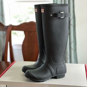 Brand new Hunter Women’s Original Tall Rain Boots